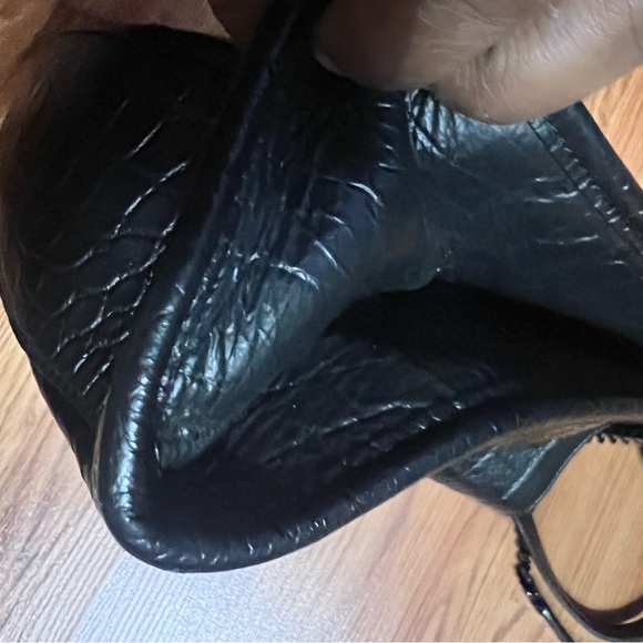 SAINT LAURENT 
Calfskin Crocodile Embossed Monogram Large Niki Shopping Bag - Picture 4 of 10